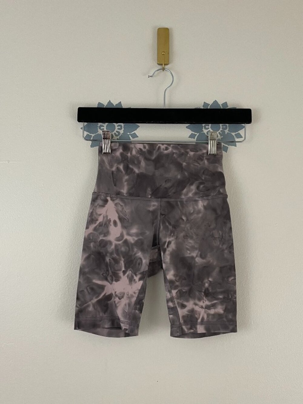 Lululemon Align High Rise Biker Shorts 8" in Diamond Dye Mink Berry Size 2